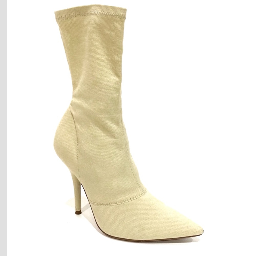 YEEZY Season 6 Stretch Boot AUTHENTICATED